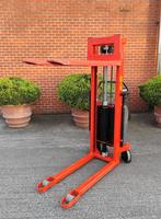 Stapelaars verschillende modellen, 1000 tot 2000 kg, Ophalen, Elektrisch, Stapelaar