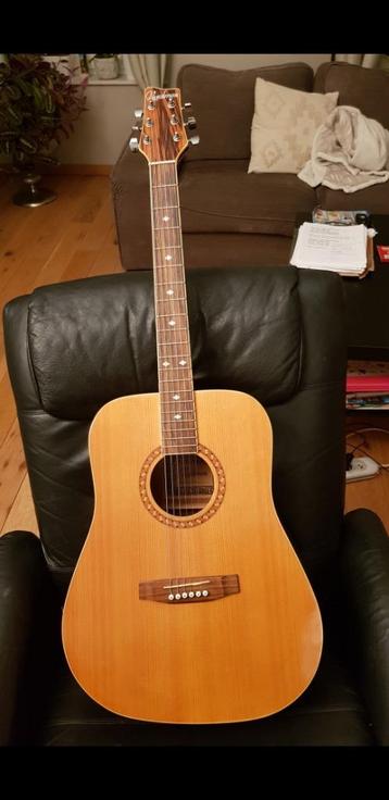 Guitare acoustique Vanderson disponible aux enchères