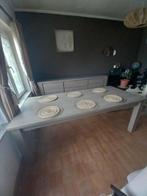 Table à manger avec le dressoir, Particulier