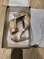 Chaussures à talons, Beige, Chaussures à haut talons, Nero Giardini, Porté