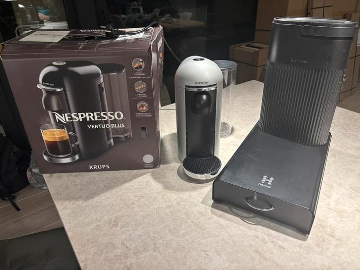 Krups Nespresso vertuo plus + capsulehouder + container, Electroménager, Cafetières, Utilisé, Dosettes et capsules de café, Cafetière