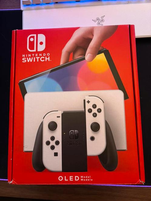 Nintendo switch oled met verschillende extras te koop, Games en Spelcomputers, Spelcomputers | Nintendo Switch, Zo goed als nieuw