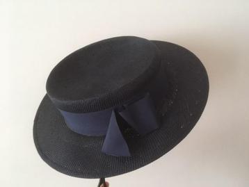 Chapeau bleu marine