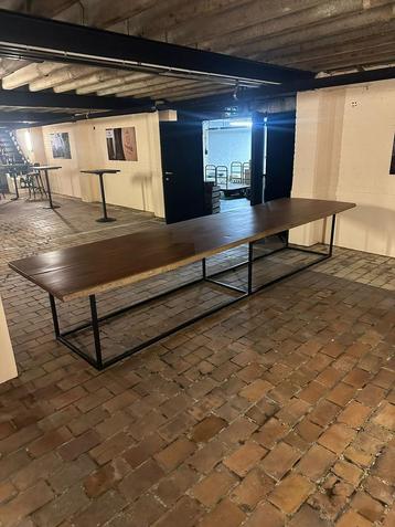 Prachtige grote boomstamtafel (2 stuks) nieuwstaat beschikbaar voor biedingen