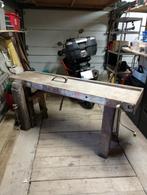 Ancien établi en bois, Enlèvement