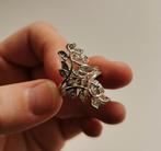 Ring blaadjes en steentjes, Handtassen en Accessoires, Ringen, Gebruikt, IJzer of Staal, Ophalen of Verzenden, Dame