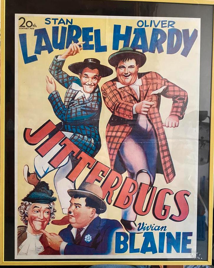Affiche Laurel en Hardy in frame, Verzamelen, Posters, Gebruikt, Film en Tv, A1 t/m A3, Rechthoekig Staand, Met lijst, Ophalen of Verzenden