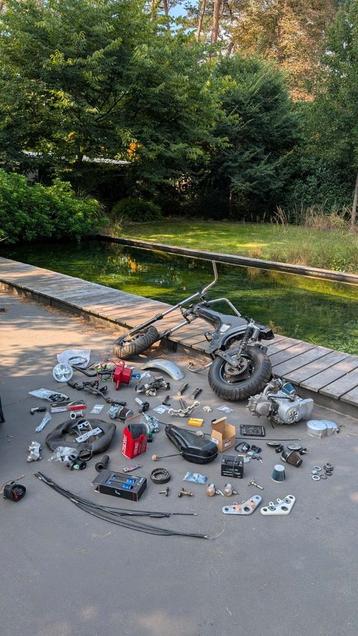 Lot onderdelen Skyteam 50cc Dax B klasse! Kader met papieren beschikbaar voor biedingen