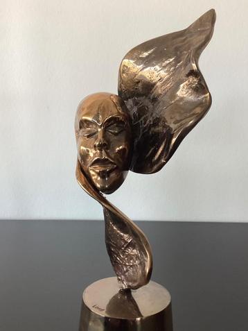 Bronzen beeldje „masker” gesigneerd Yves Lohé beschikbaar voor biedingen