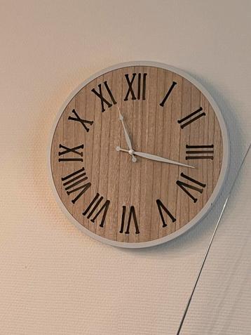 Landelijke wandklok met Romeinse cijfers - 32 cm beschikbaar voor biedingen