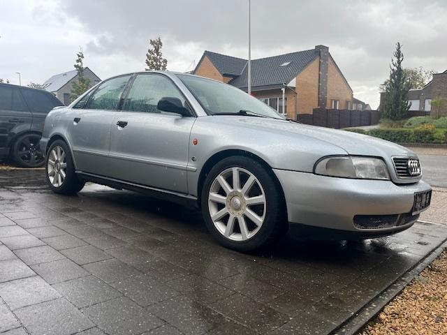 Audi A4 Limousine *Oldtimer* S-line wielen* Al gekeurd VVK!*, Auto's, Audi, Bedrijf, Te koop, A4, Airbags, Benzine, Berline, 4 deurs