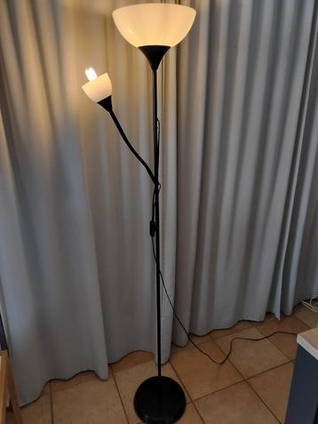 Lampe sur pied noire beschikbaar voor biedingen