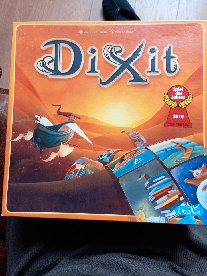 Dixit basisspel 8+, Hobby en Vrije tijd, Gezelschapsspellen | Kaartspellen, Zo goed als nieuw, Ophalen of Verzenden
