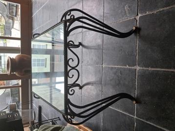 Salontafel in smeedijzer met blad in glas beschikbaar voor biedingen