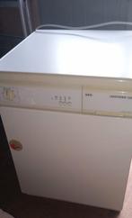 Sèche-linge AEG avec bac de récupération d'eau, Electroménager, Sèche-linge, Enlèvement