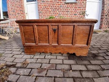 16de eeuwse eikenkist. beschikbaar voor biedingen