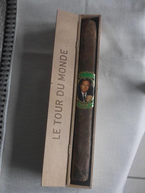 Gros cigare Jacques Chirac dans sa boîte en bois, Verzamelen, Rookartikelen, Aanstekers en Luciferdoosjes, Nieuw, Overige typen