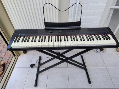Digitale piano + statief, Muziek en Instrumenten, Keyboards, Zo goed als nieuw, Ophalen