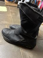 Motolaarzen maat 46, Ophalen