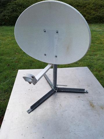 Antenne satellite Sky avec base