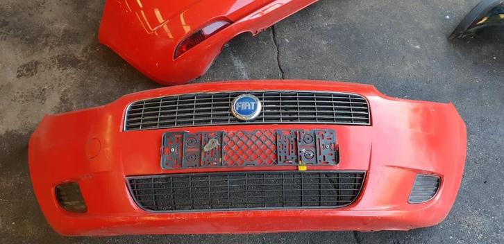 FIAT GRANDE PUNTO VOORBUMPER BJ 2005, Auto-onderdelen, Carrosserie, Bumper, Voor, Gebruikt, Ophalen of Verzenden