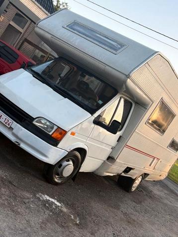 Mobil-home Ford à l'ancienne, 6 à 7 mètres, Siège standard, Boîte manuelle, Ford