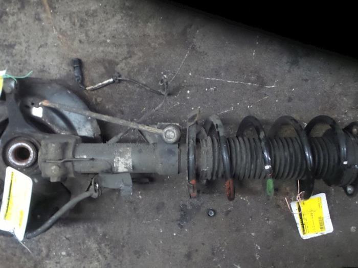 Schokdemperpoot links-voor van een Volvo V50, Auto-onderdelen, Ophanging en Onderstel, Volvo, Gebruikt, 3 maanden garantie, Ophalen of Verzenden