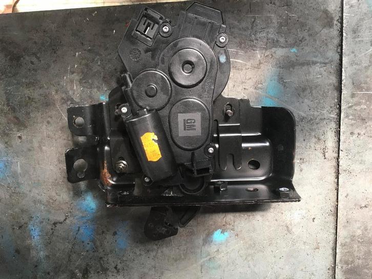 COMMANDE DOUVERTURE ELECTRIQUE COFFRE OPEL TIGRA B, Autos : Pièces & Accessoires, Autres pièces automobiles, Opel, Utilisé, Enlèvement