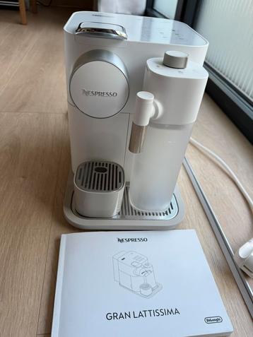 Nespresso DeLonghi Gran Lattissima, Electroménager, Enlèvement, Utilisé, Machine à espresso, Dosettes et capsules de café