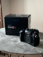 Panasonic Lumix DC-GH5 II + Lumix G X Vario 12-35 f/2.8, Audio, Tv en Foto, Fotocamera's Digitaal, Spiegelreflex, Zo goed als nieuw