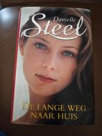 De lange weg naar huis.  Danielle Steel., Ophalen of Verzenden, Gelezen