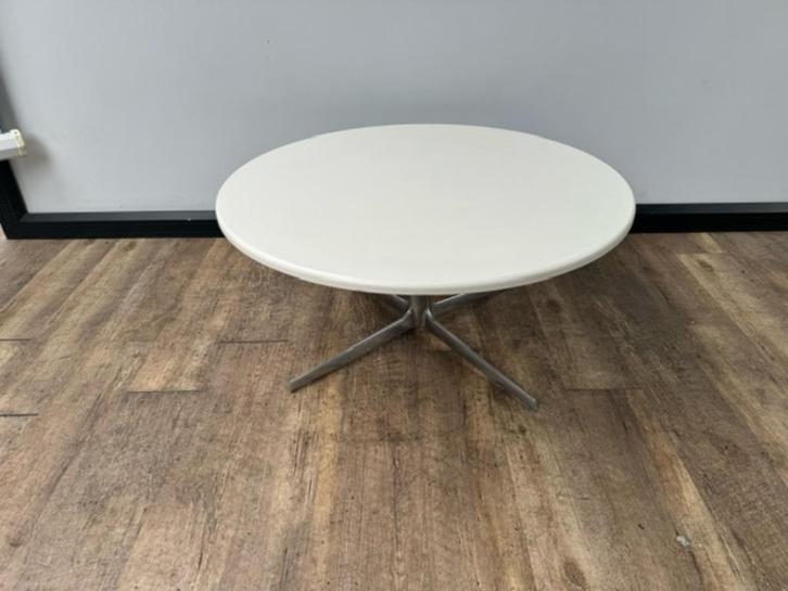 Eolo Arper bijzettafel (80), Huis en Inrichting, Tafels | Bijzettafels, Ophalen of Verzenden