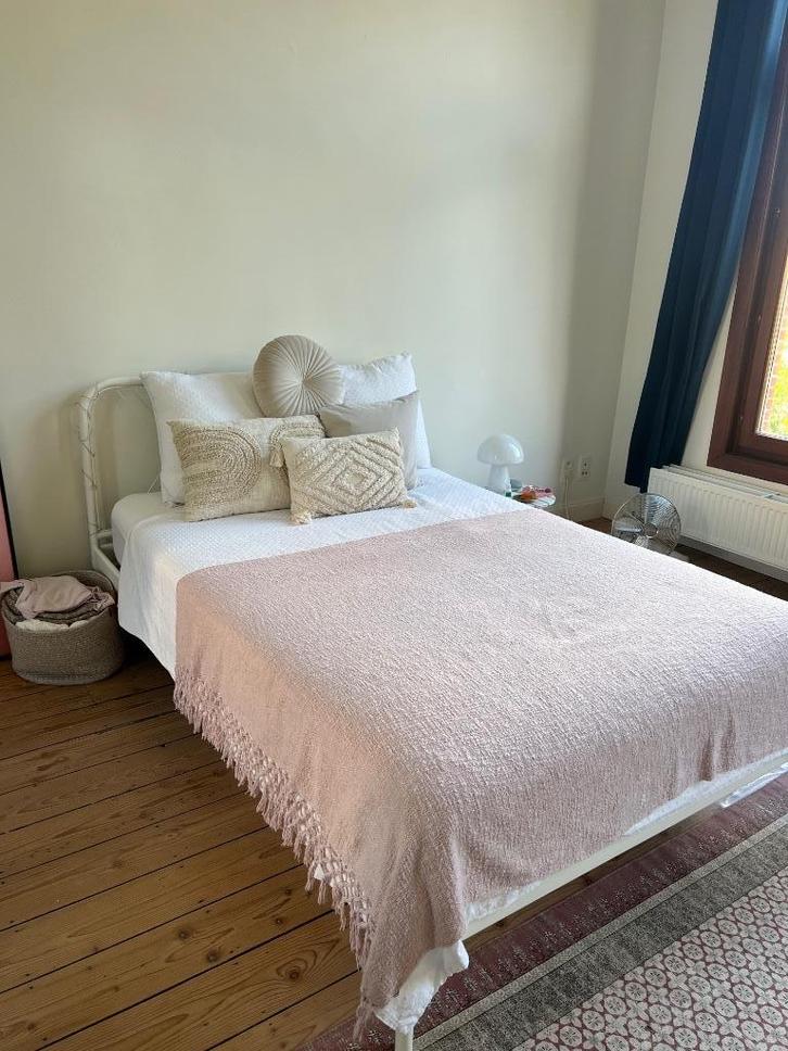 Bedframe + matras + matrasbeschermer 140x200, Huis en Inrichting, Slaapkamer | Bedden, Gebruikt, Twijfelaar, 140 cm, 200 cm, Metaal