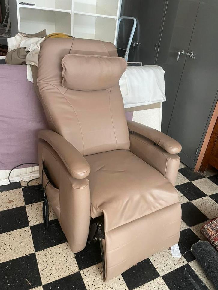 Fitform Sta-op Stoel - Bijna Nieuw - Beige - Antwerpen, Huis en Inrichting, Fauteuils, Zo goed als nieuw, Kunststof, Leer, 75 tot 100 cm
