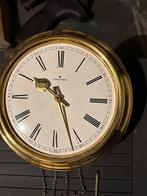 Wandklok te koop, Ophalen