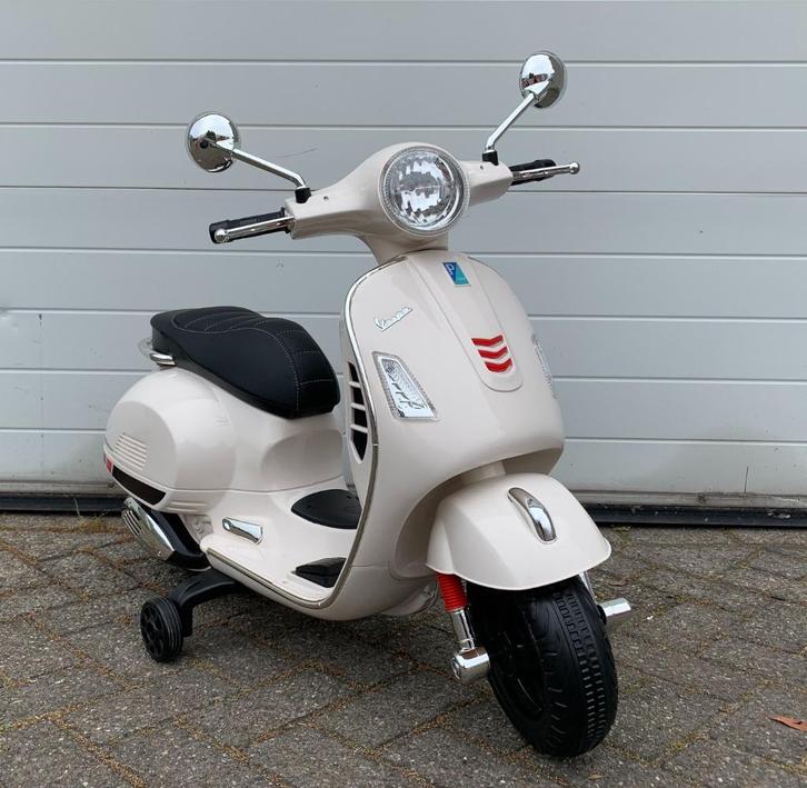 Vespa GTS Super 12v scooter wit Leer / MP3 / AUX NIEUW, Kinderen en Baby's, Speelgoed | Buiten | Voertuigen en Loopfietsen, Nieuw