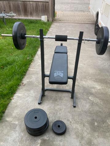 Bench press halter en gewichten beschikbaar voor biedingen