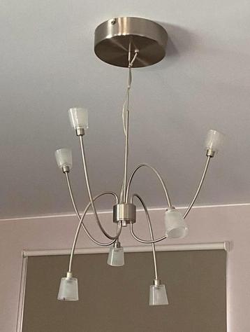 2 moderne hanglampen beschikbaar voor biedingen