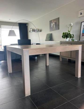 Table à manger carrée en bois 140 cm x 140 cm, Maison & Meubles, Tables | Tables à manger, 100 à 150 cm, Cinq personnes ou plus