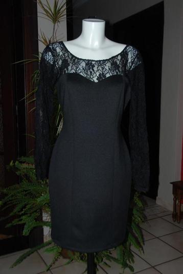 Zwarte rechte jurk „jbc” met kant en lange mouwen T38