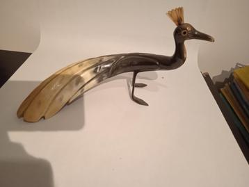 vogelsculptuur beschikbaar voor biedingen