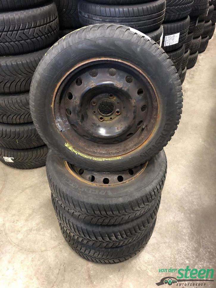 185-65-15 88H Citroen Peugeot Winterbanden set Vredestein Sn, Auto-onderdelen, Banden en Velgen, Banden en Velgen, Winterbanden