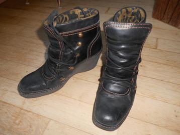 bottines noires à lacets FLY UK beschikbaar voor biedingen