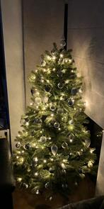 Kerstboom met verlichting, kerstballen, Ophalen