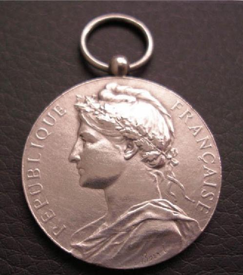 ZILVEREN MEDAILLE uit 1929. voor verzamelaars, Verzamelen, Overige Verzamelen, Zo goed als nieuw, Verzenden