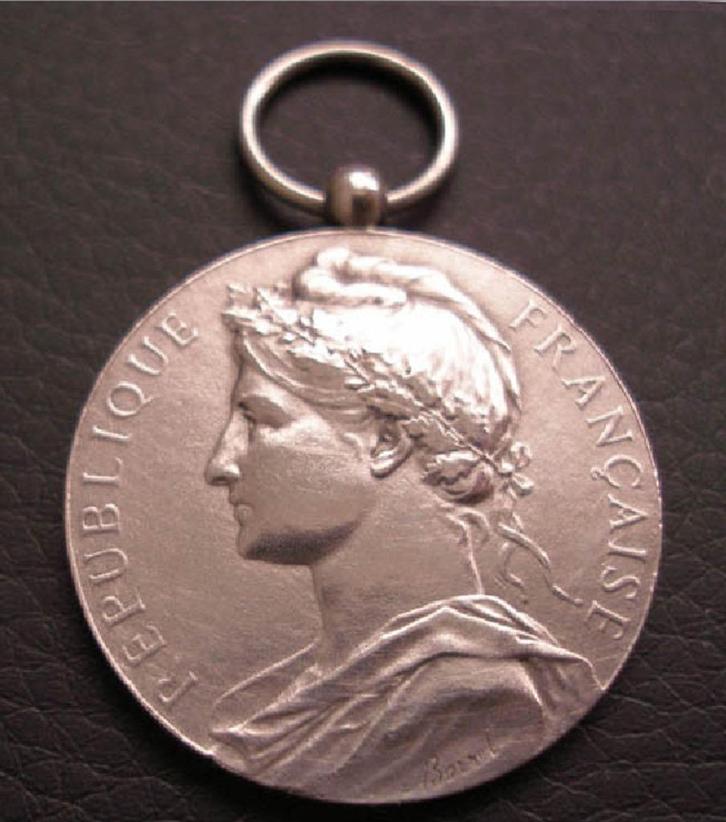 ZILVEREN MEDAILLE uit 1929. voor verzamelaars, Verzamelen, Overige Verzamelen, Zo goed als nieuw, Verzenden