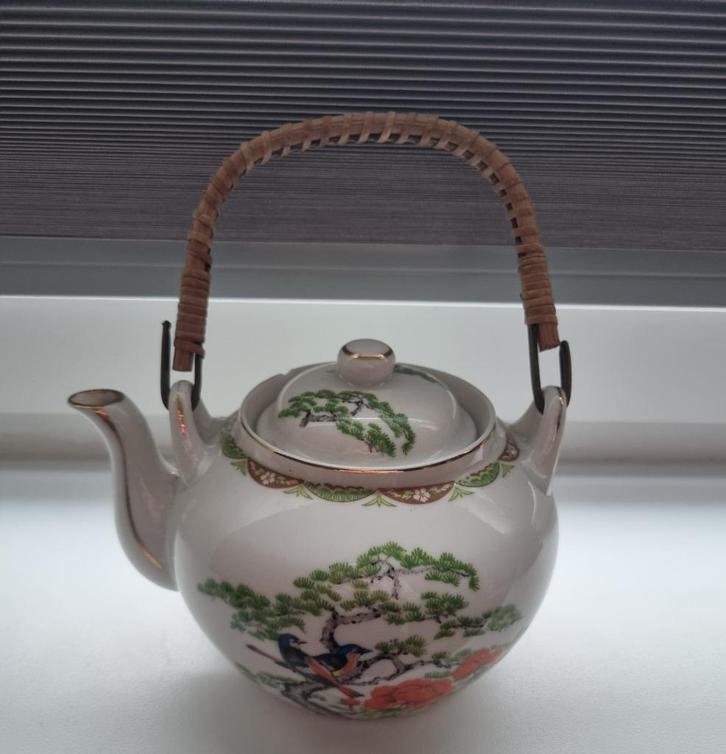 Aziatische theepot van porselein, Huis en Inrichting, Keuken | Servies, Gebruikt, Overige typen, Overige stijlen, Porselein, Verzenden