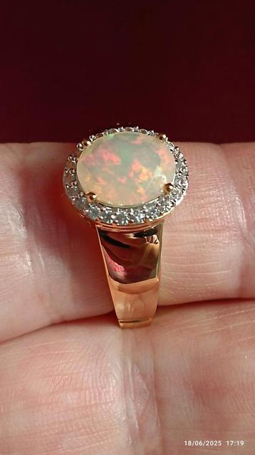 Prachtige vergulde sterling zilveren ring met echte opaal beschikbaar voor biedingen
