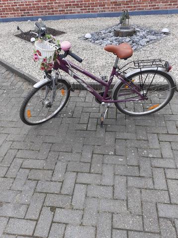 mooie meisjes fiets beschikbaar voor biedingen