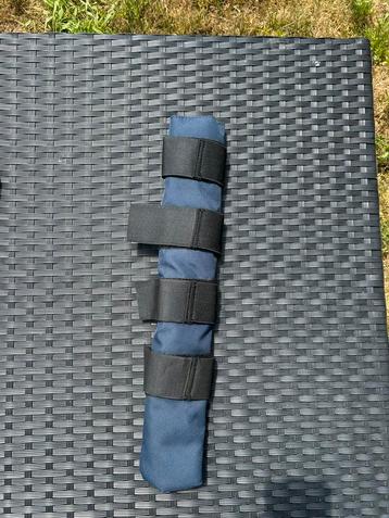 Staartbeschermer blauw beschikbaar voor biedingen